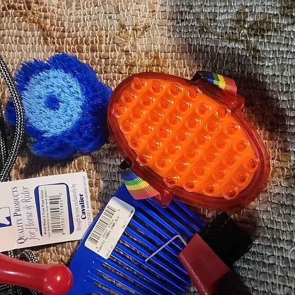 Nwt Horse grooming supplies and rope halter - Picture 3 of 6